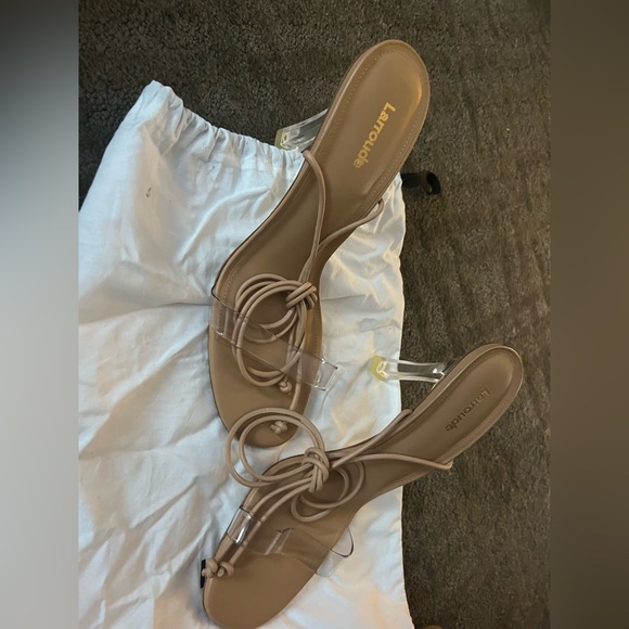 Larroude Gloria Heel - Picture 4 of 6